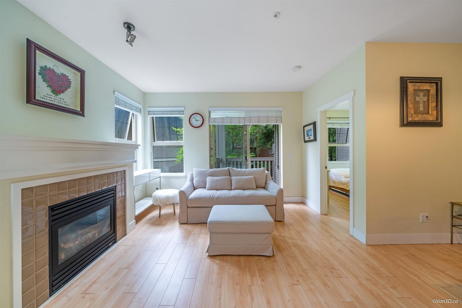 Listing Image 5