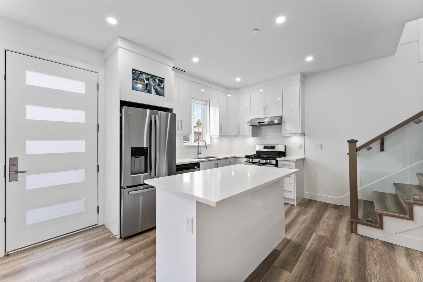 Listing Image 11