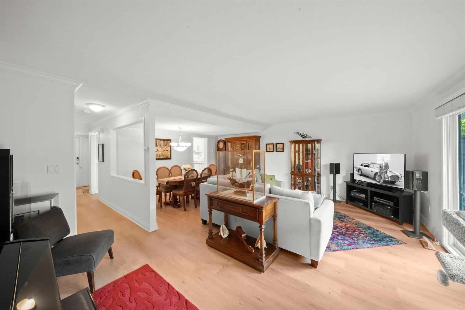 Listing Image 11