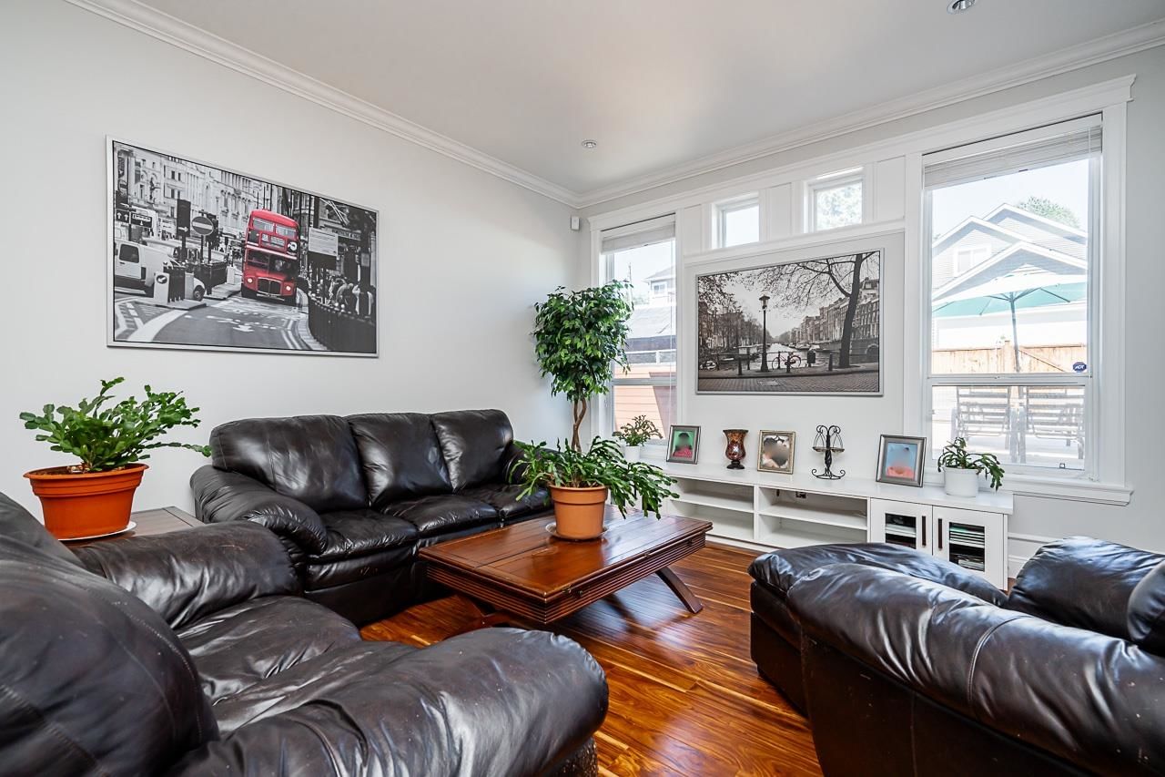 Listing Image 11