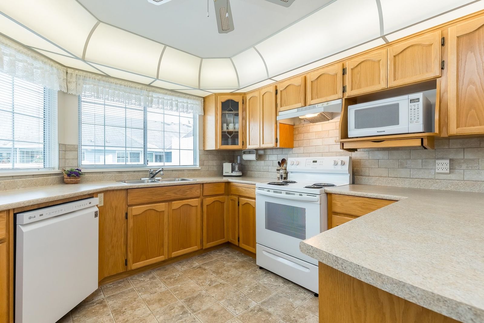 Listing Image 5