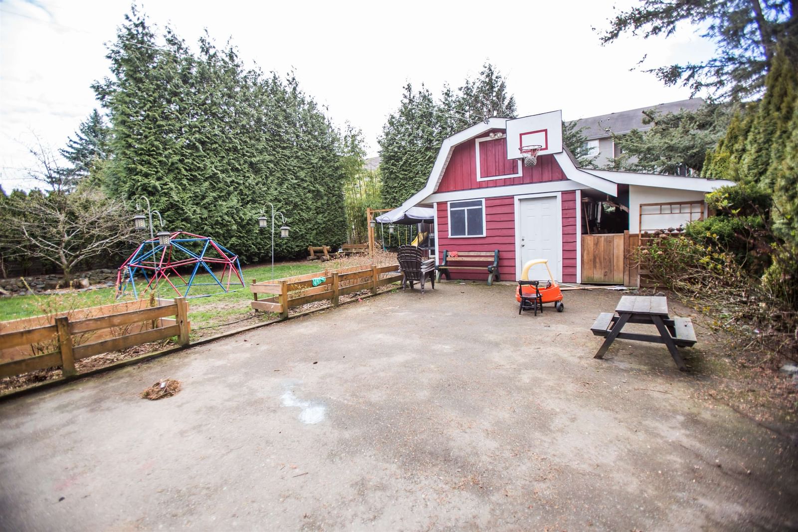 Listing Image 4