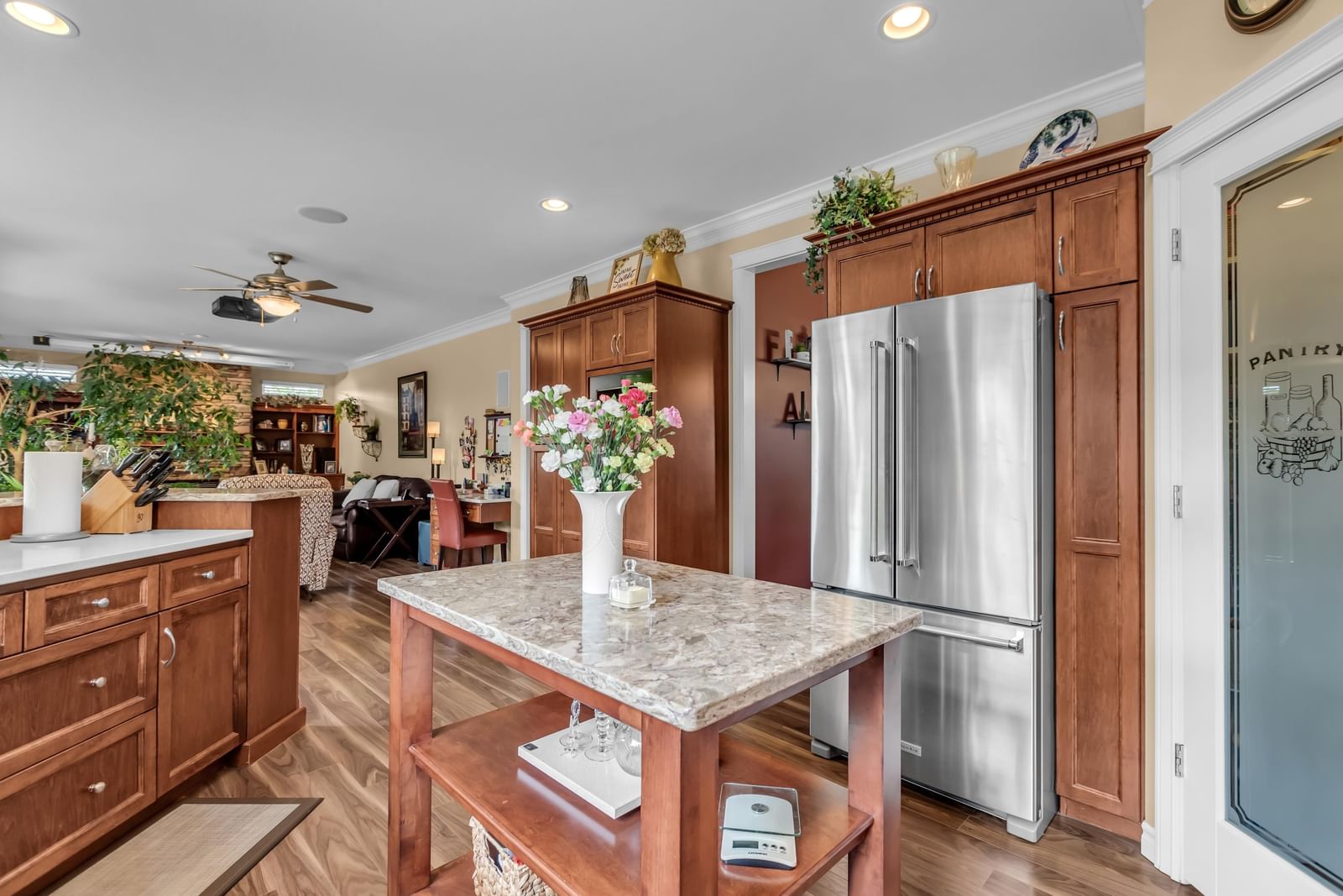 Listing Image 12