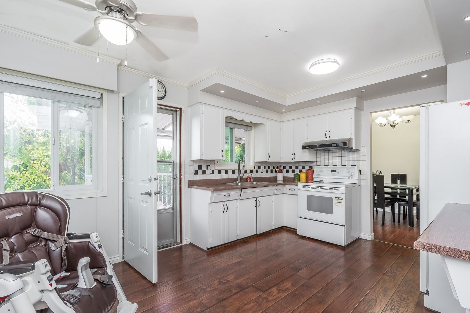 Listing Image 12
