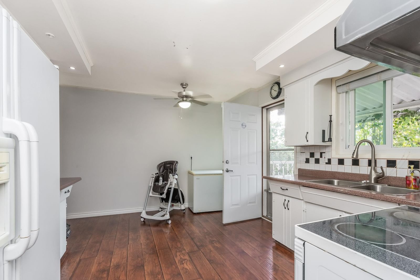 Listing Image 14
