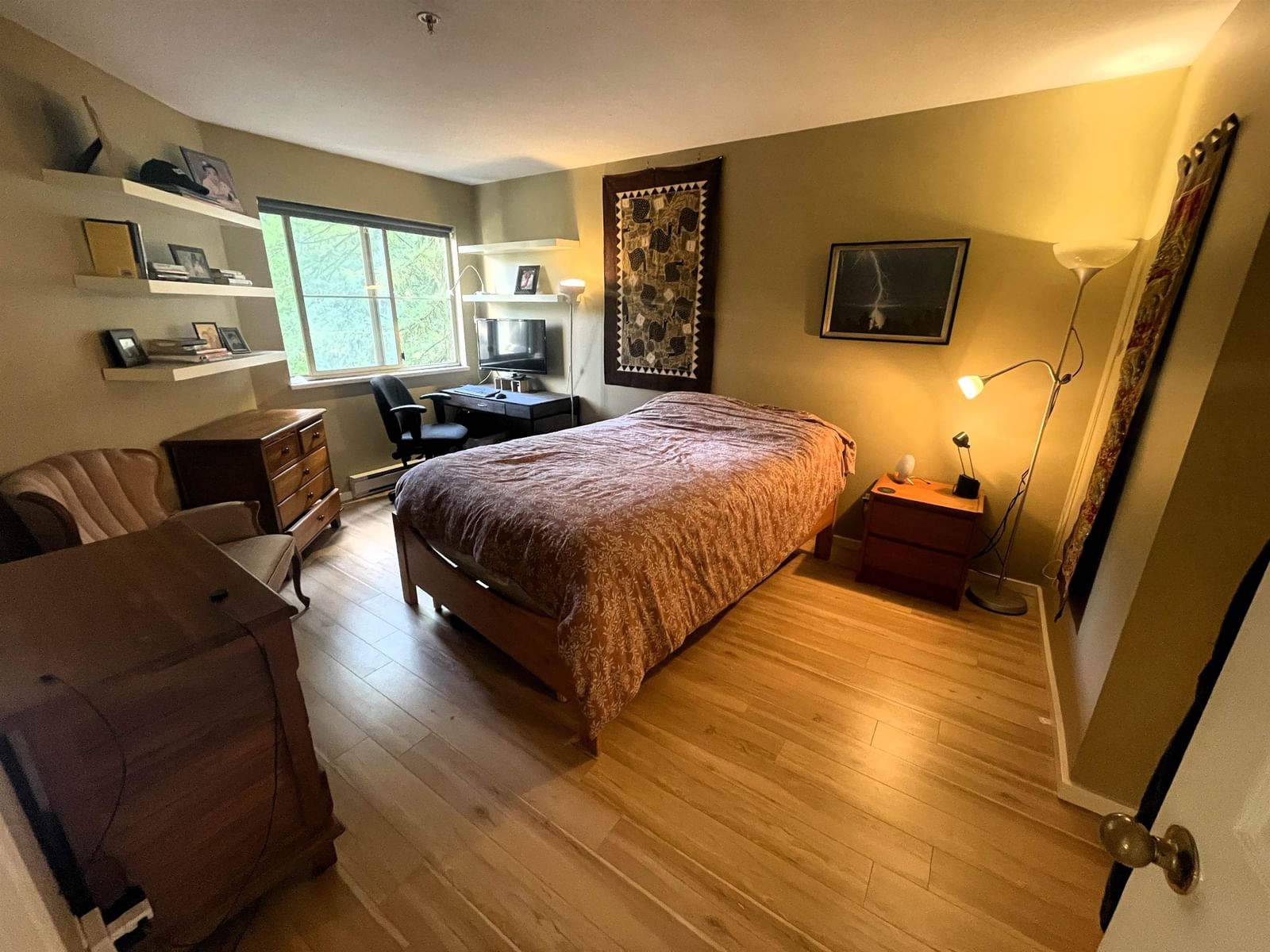 Listing Image 12
