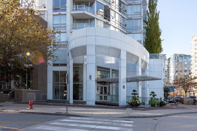 802 - 1201 Marinaside Crescent