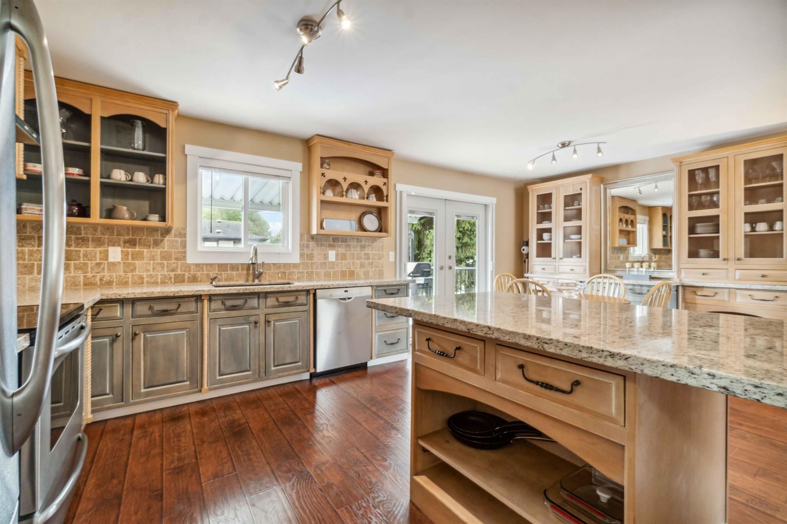 Listing Image 24