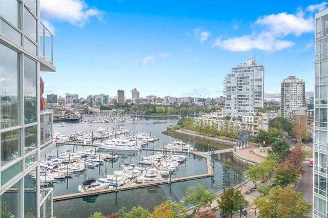 1005 - 1077 Marinaside Crescent