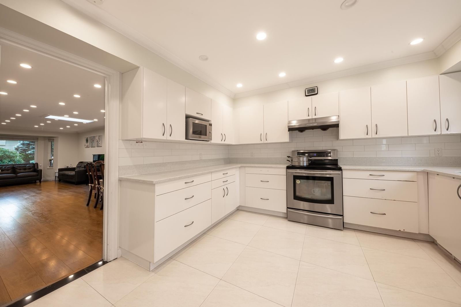 Listing Image 10