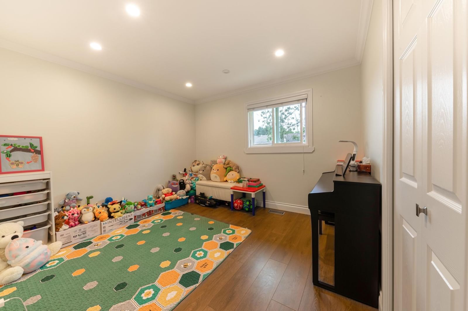 Listing Image 12