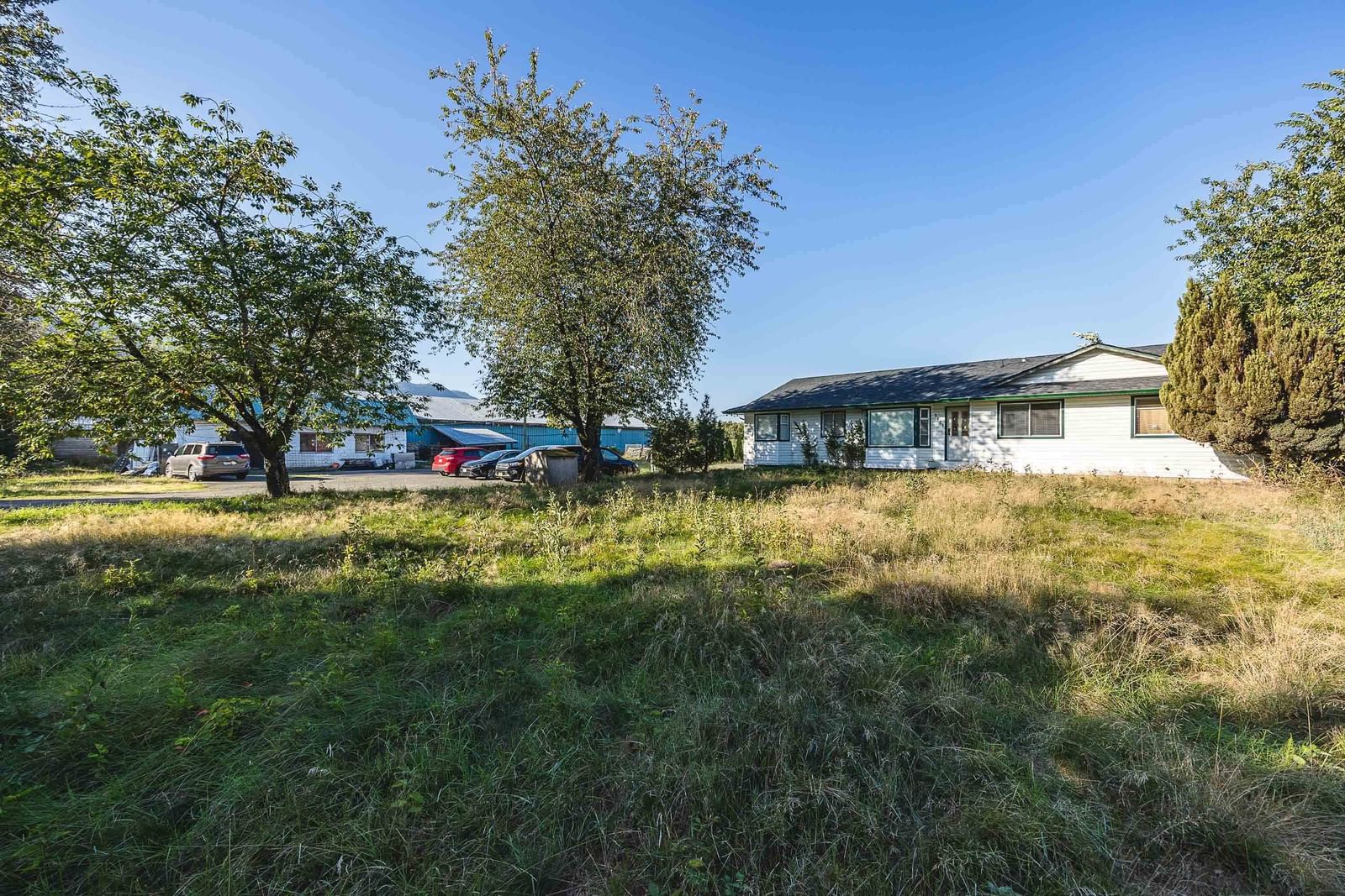 Listing Image 4