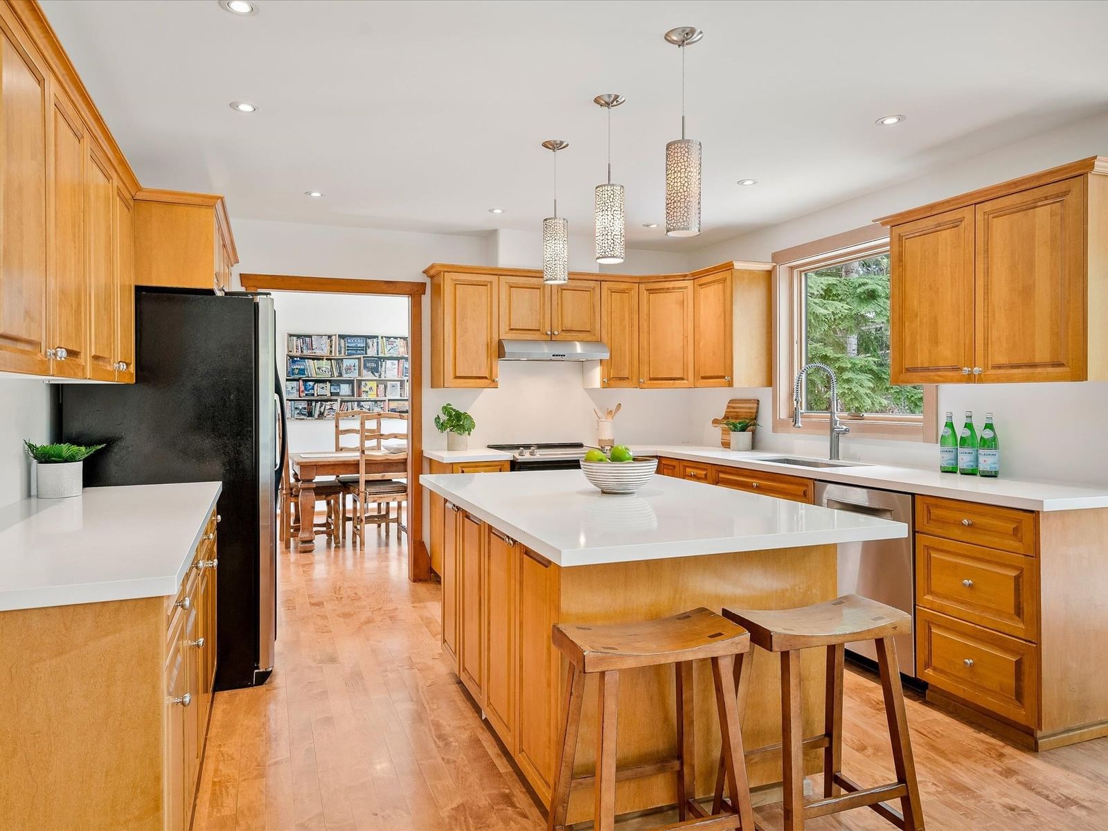 Listing Image 11