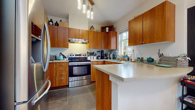 1 - 1821 Willow Crescent