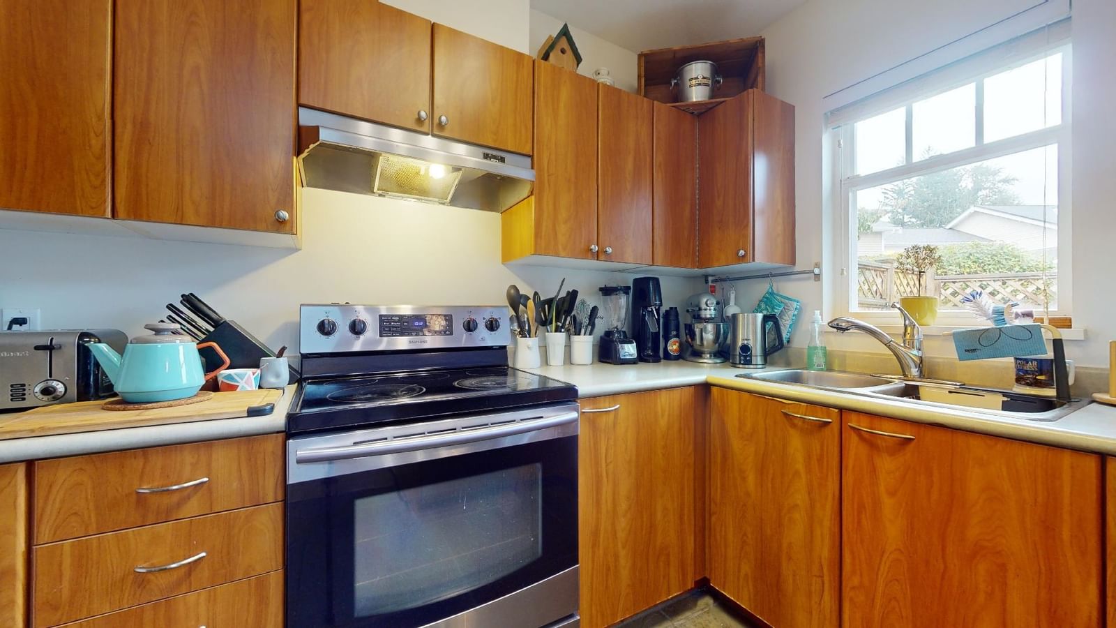 Listing Image 4