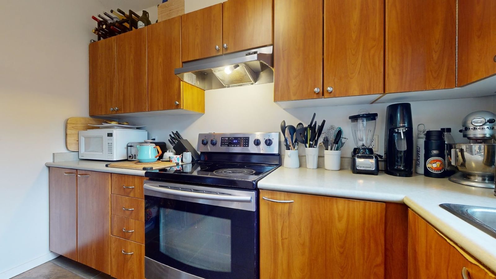 Listing Image 5