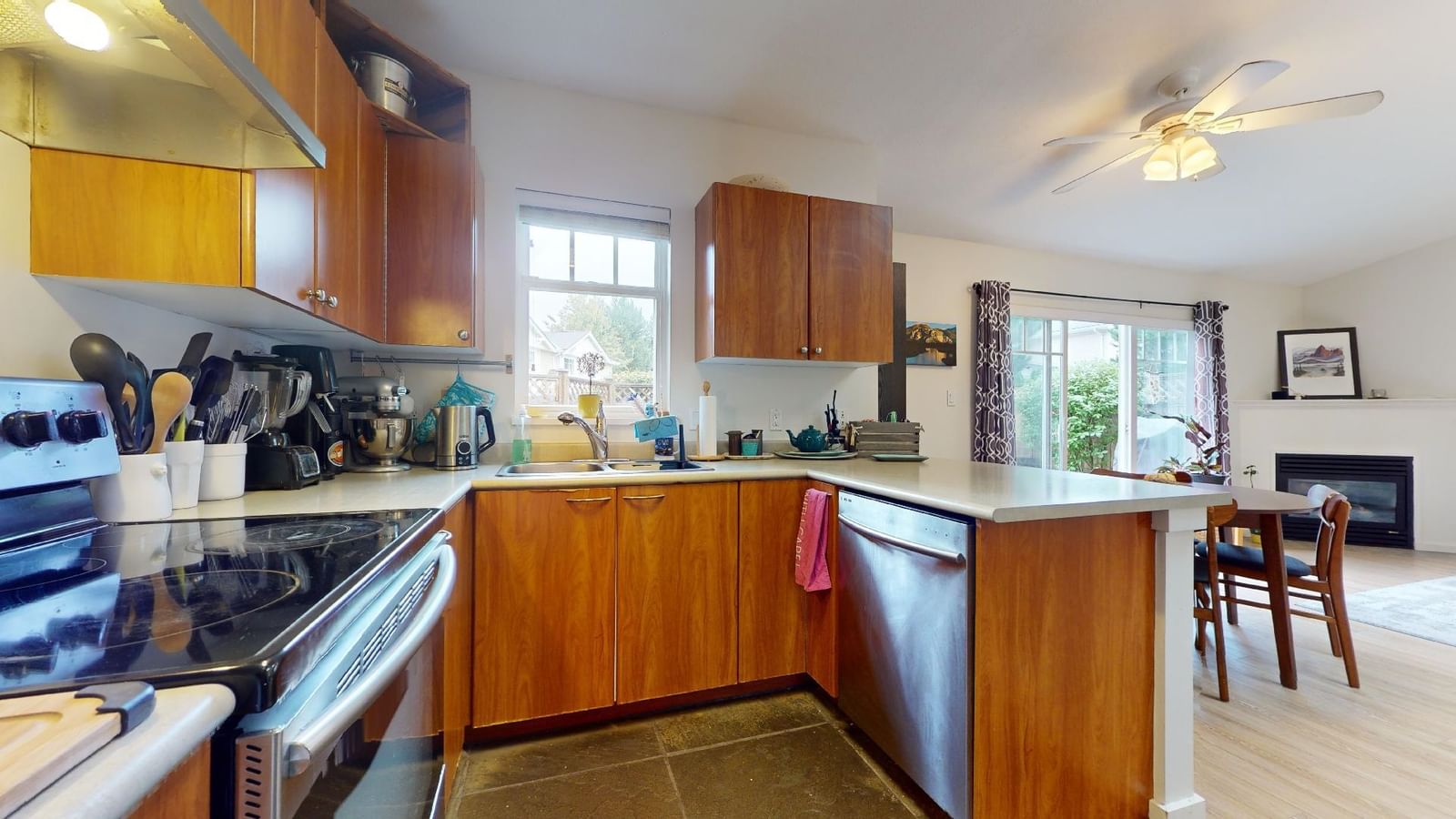 Listing Image 6
