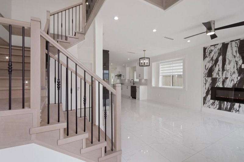 37xx Myrtle Street, Burnaby, V5C 4E8 | Image 2