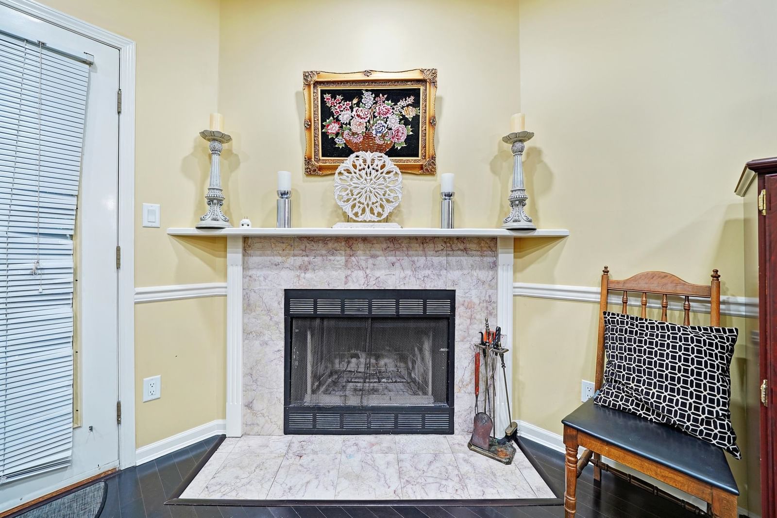 Listing Image 12
