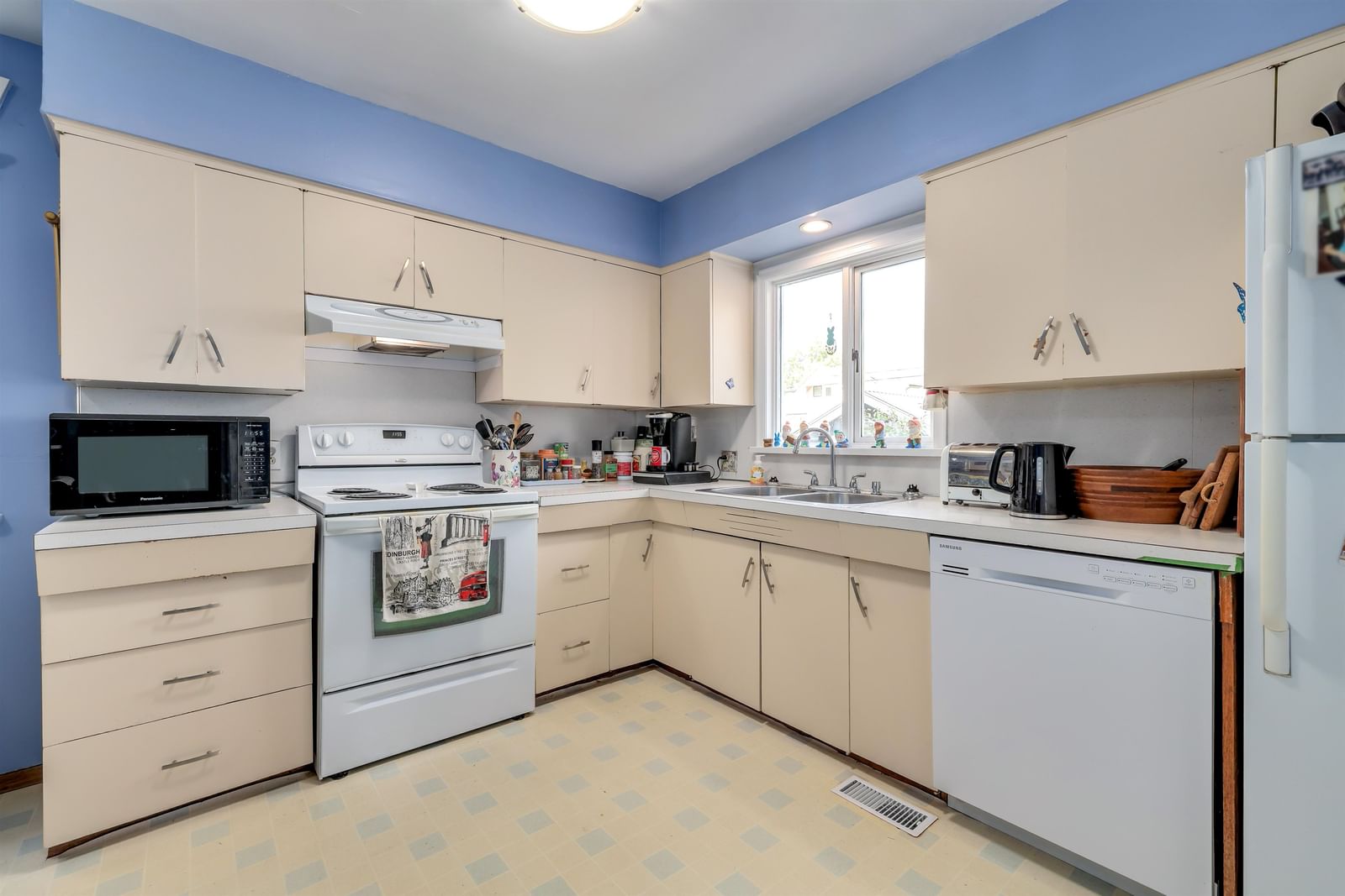 Listing Image 11