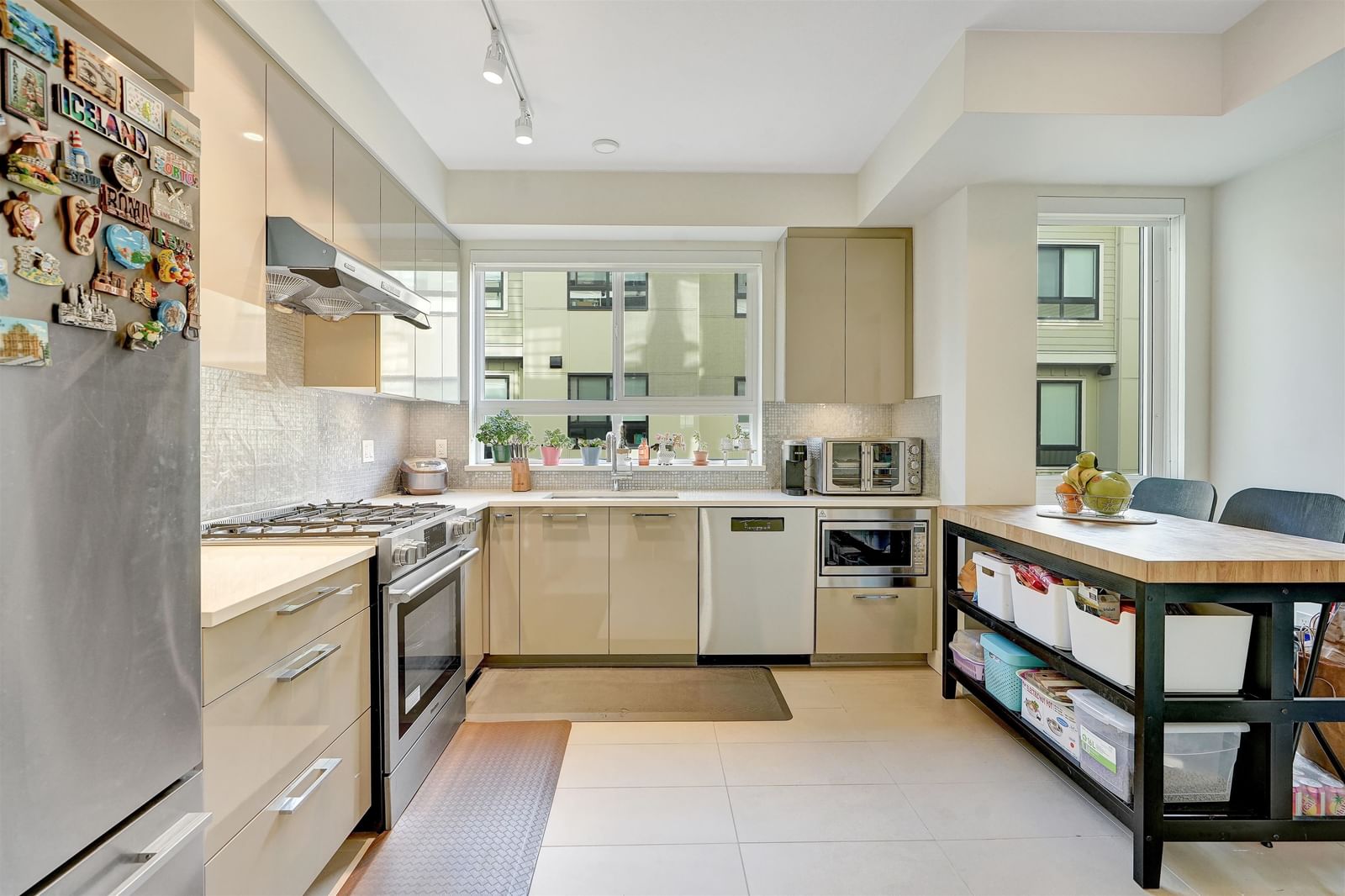 Listing Image 10