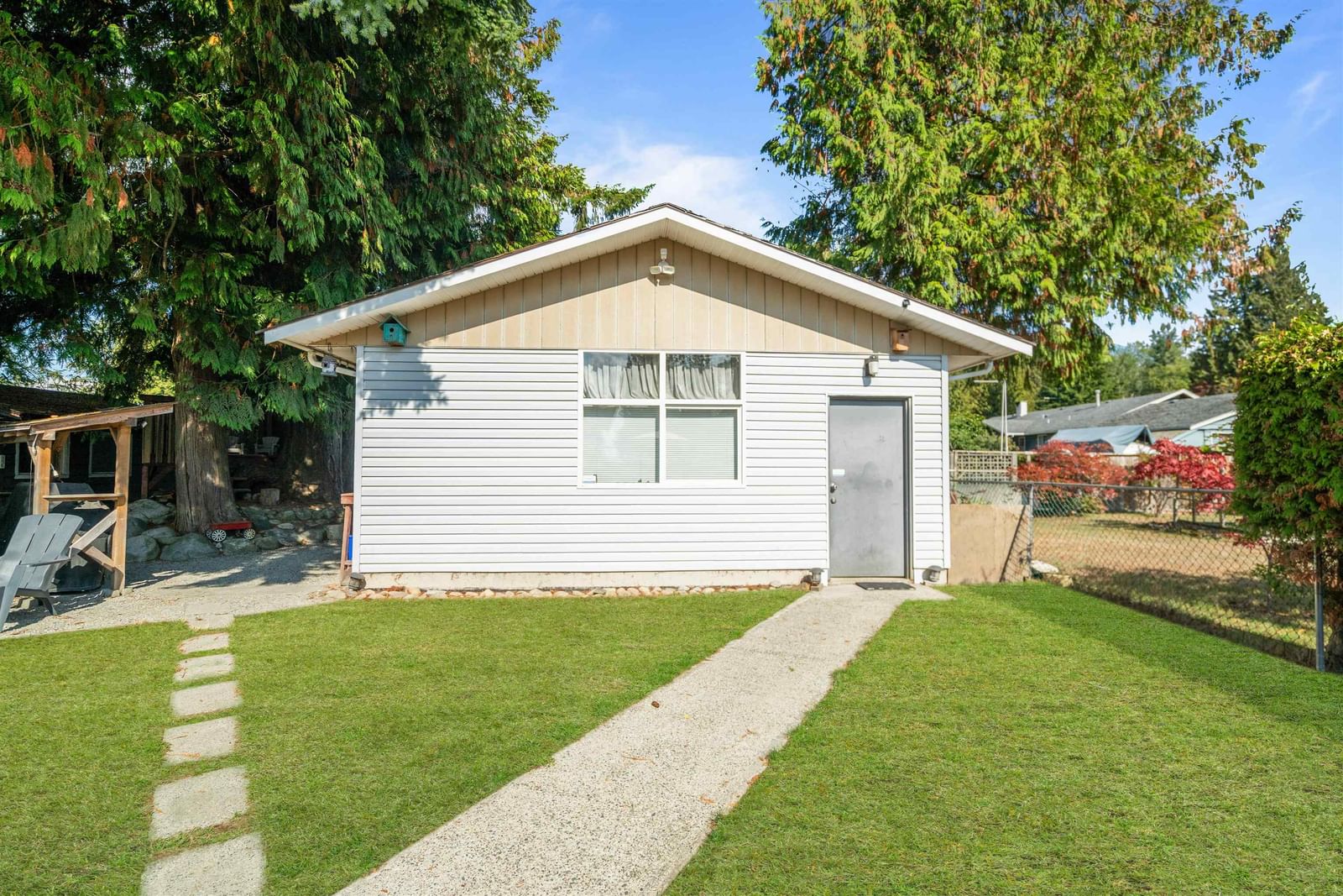 Listing Image 6