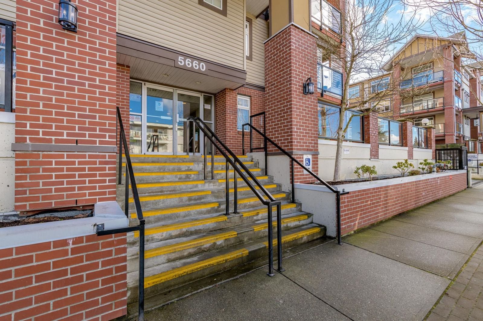 Listing Image 5