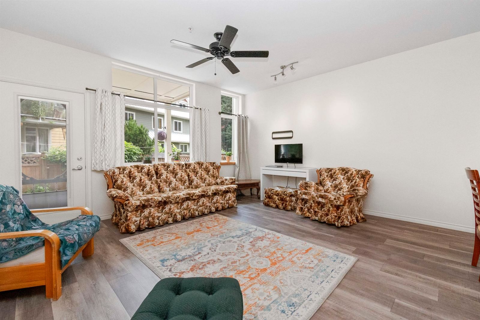 Listing Image 12