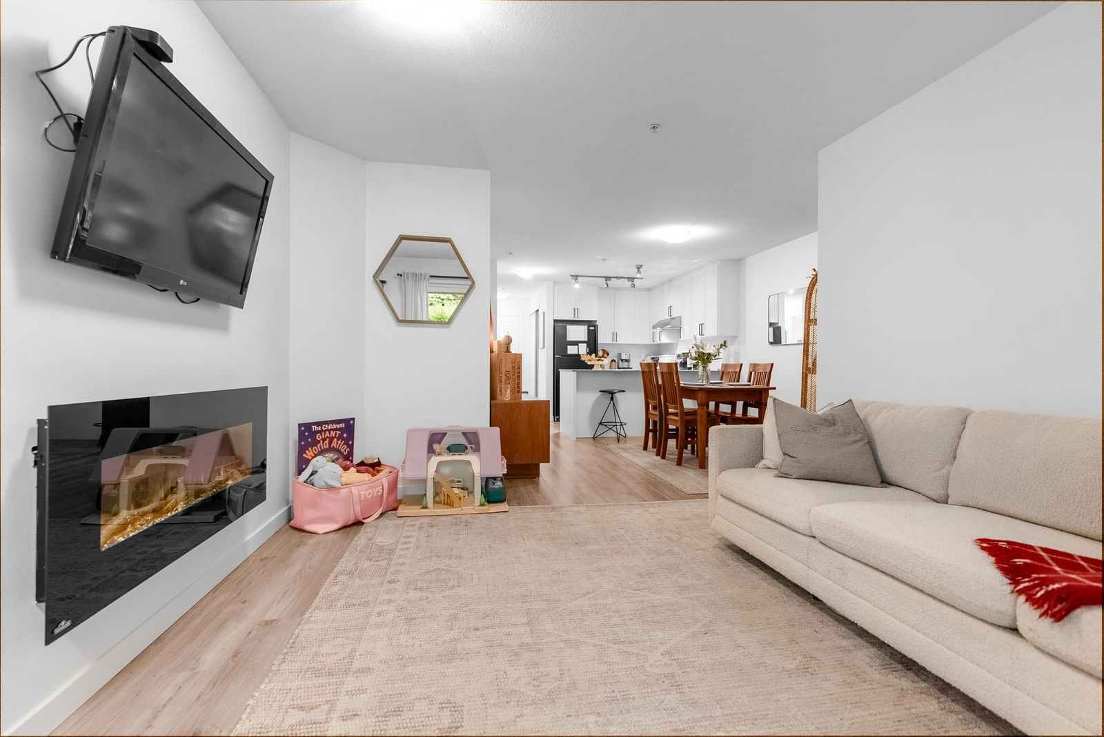 Listing Image 6