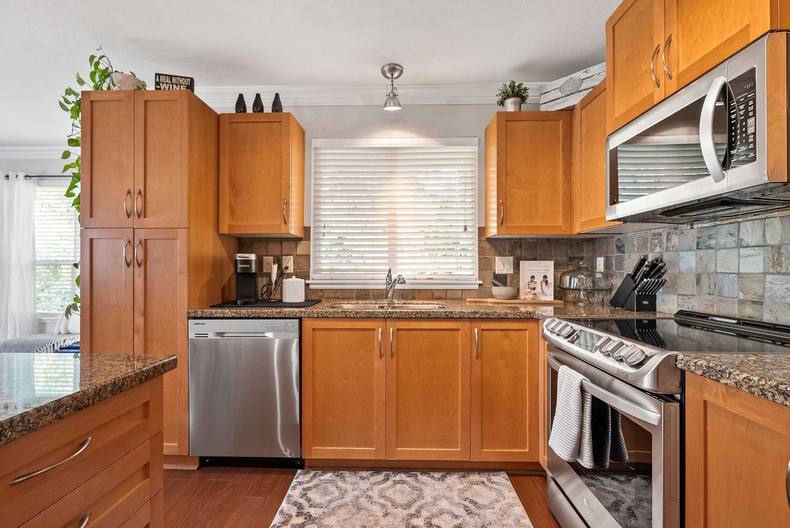 Listing Image 9