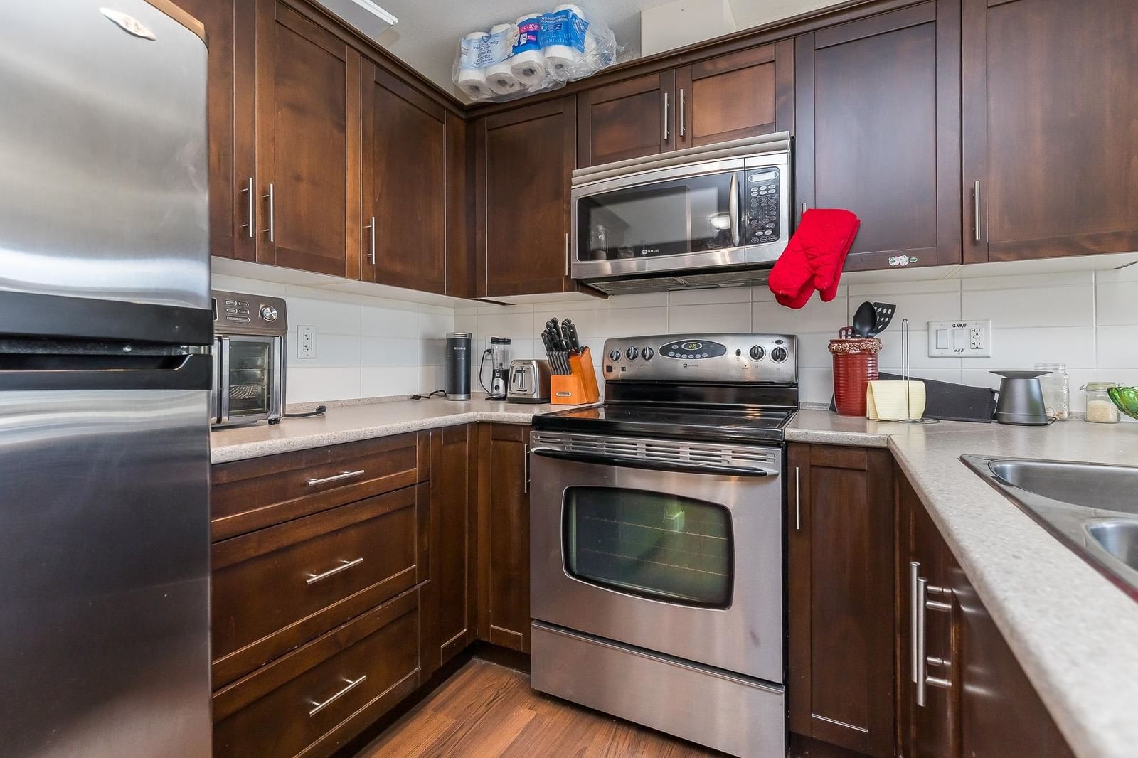Listing Image 8