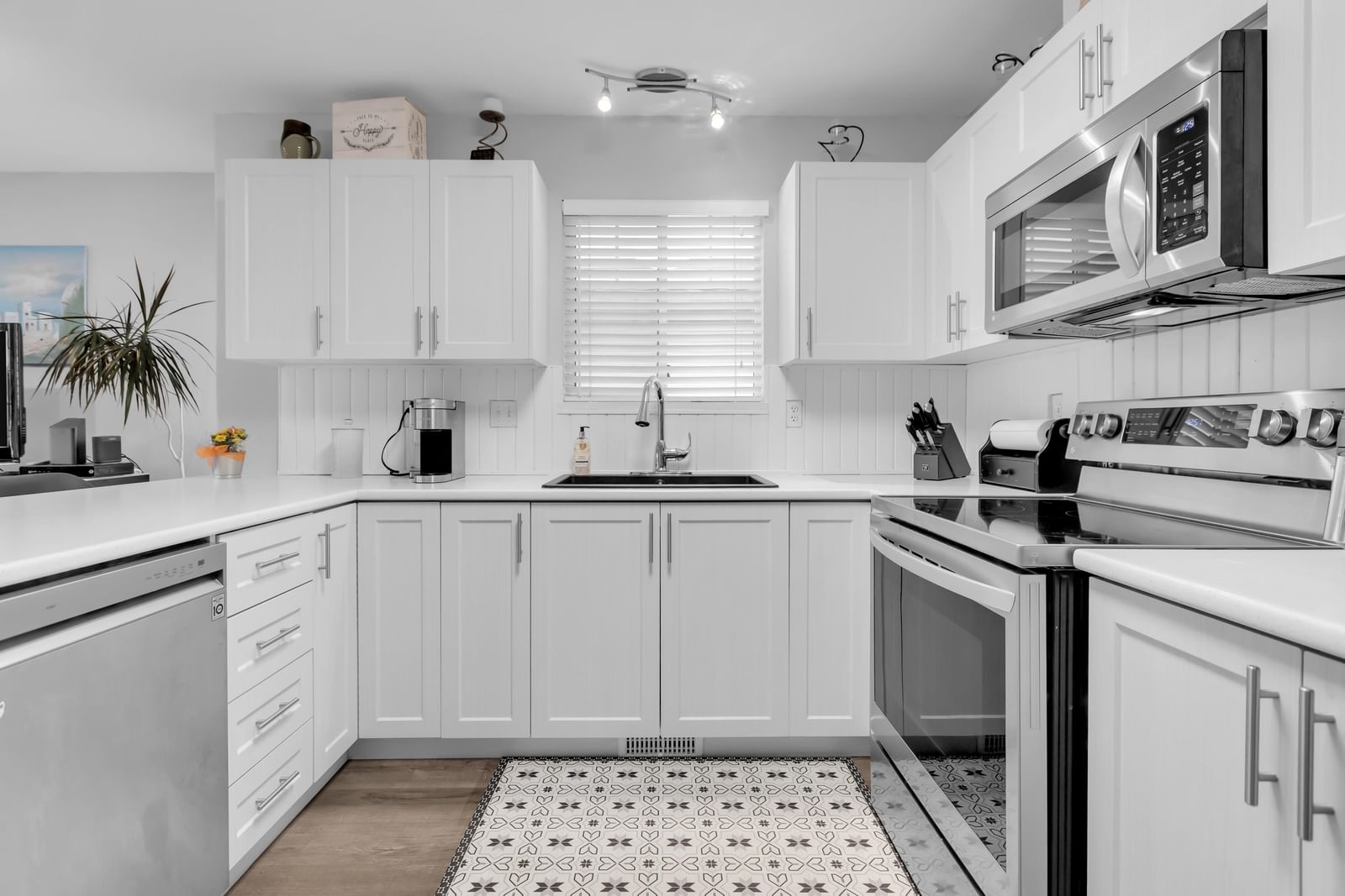 Listing Image 12