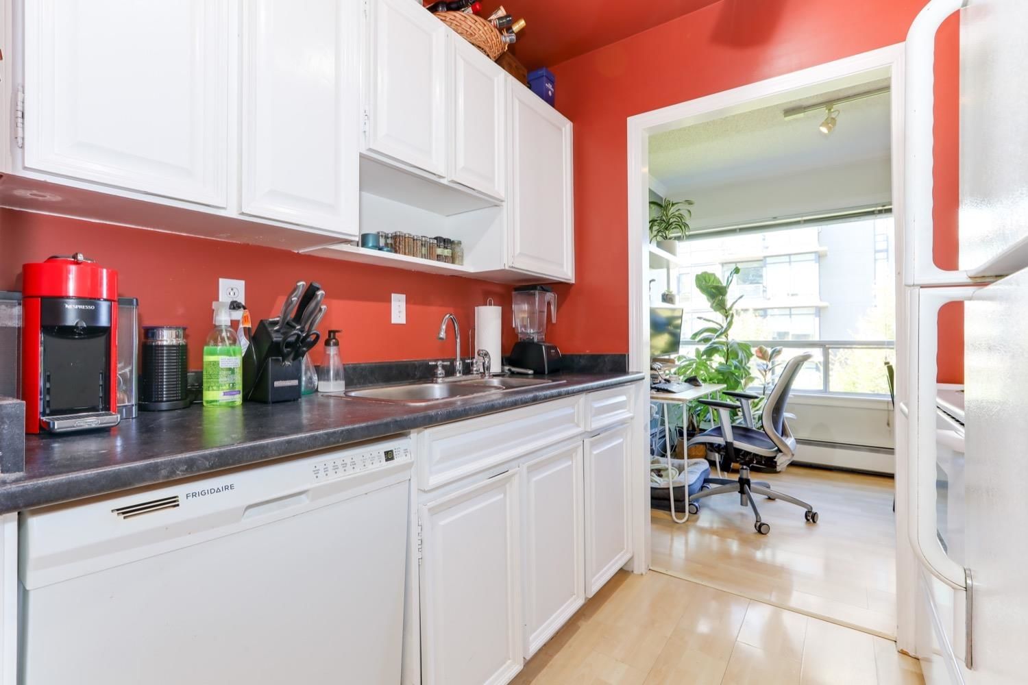 Listing Image 15