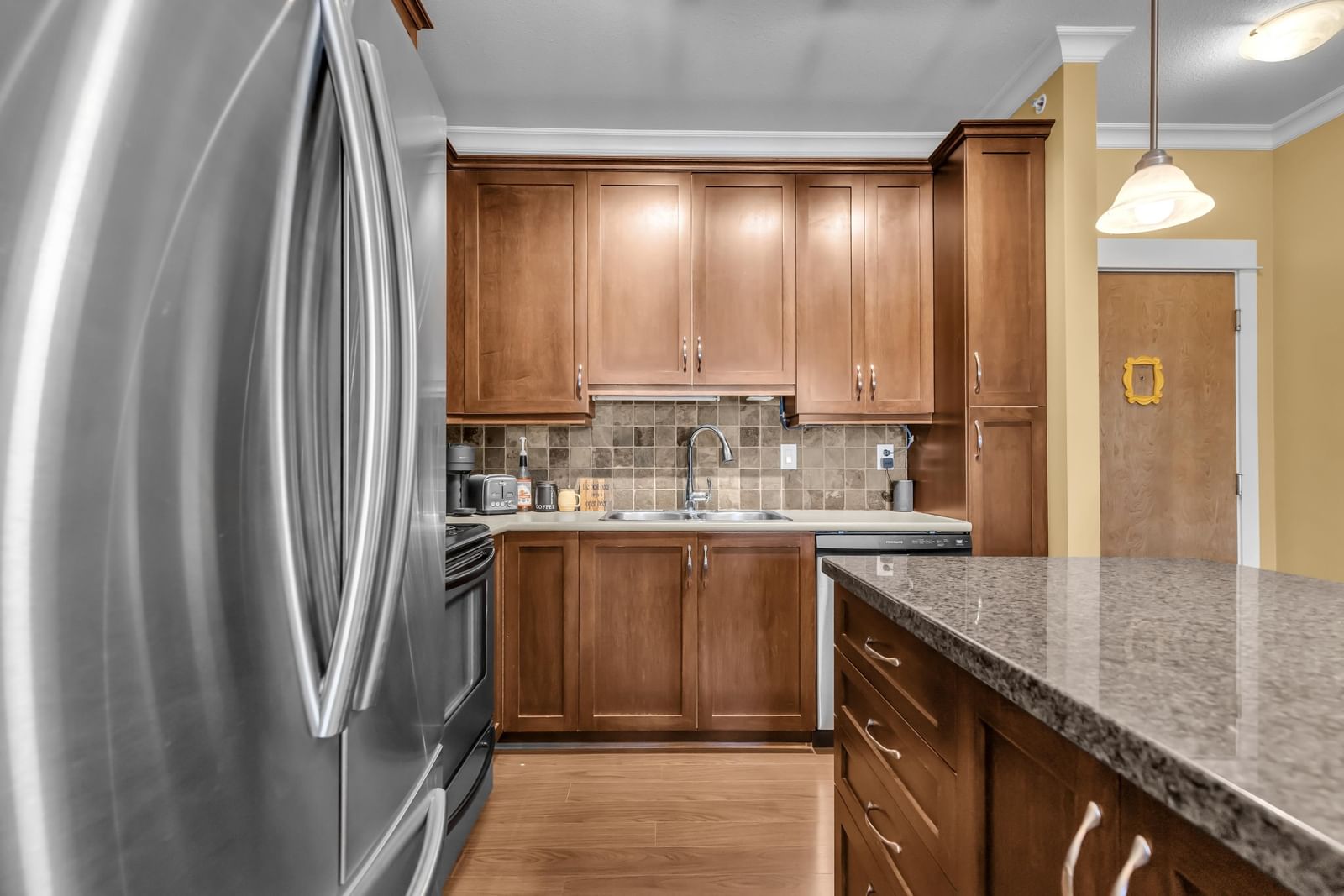 Listing Image 6