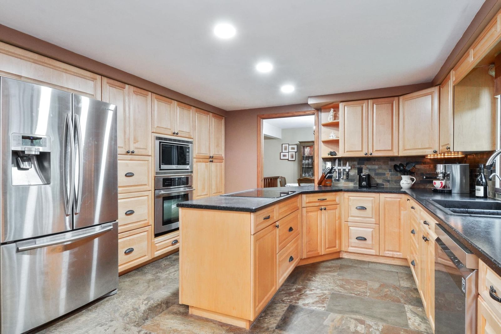 Listing Image 8