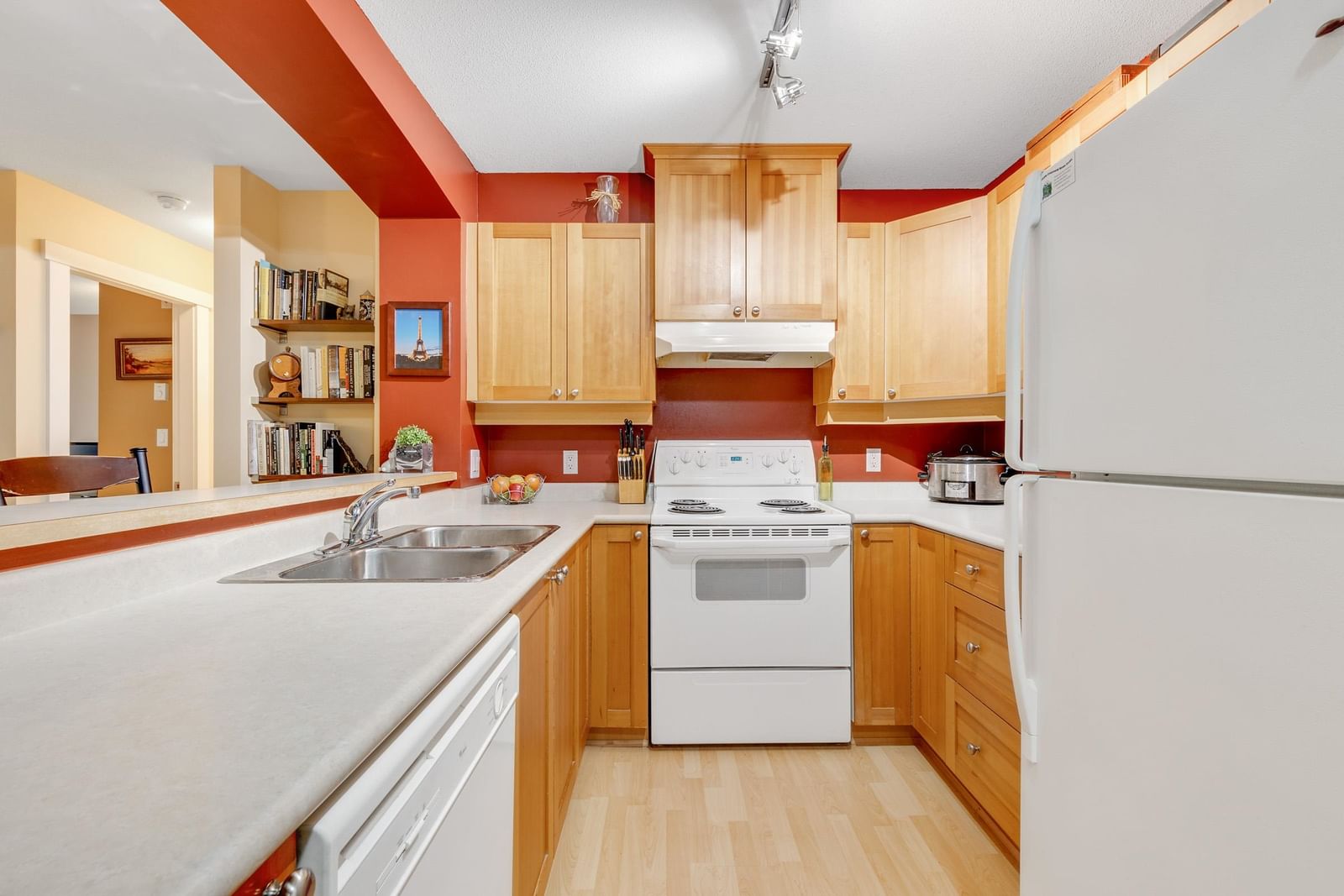 Listing Image 9