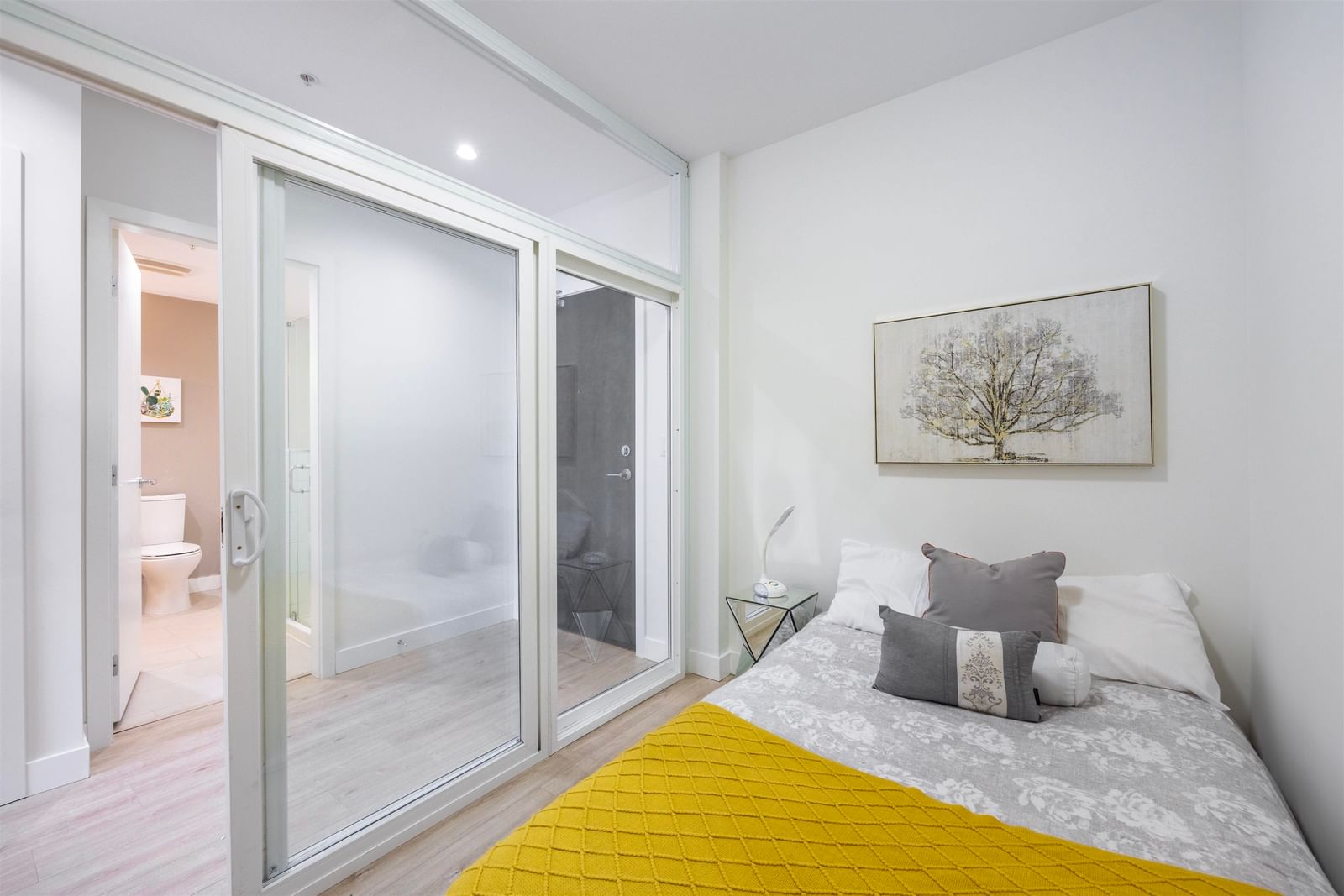 Listing Image 11