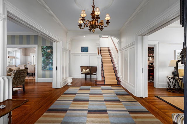 1712 Cedar Crescent