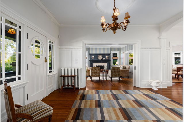 1712 Cedar Crescent
