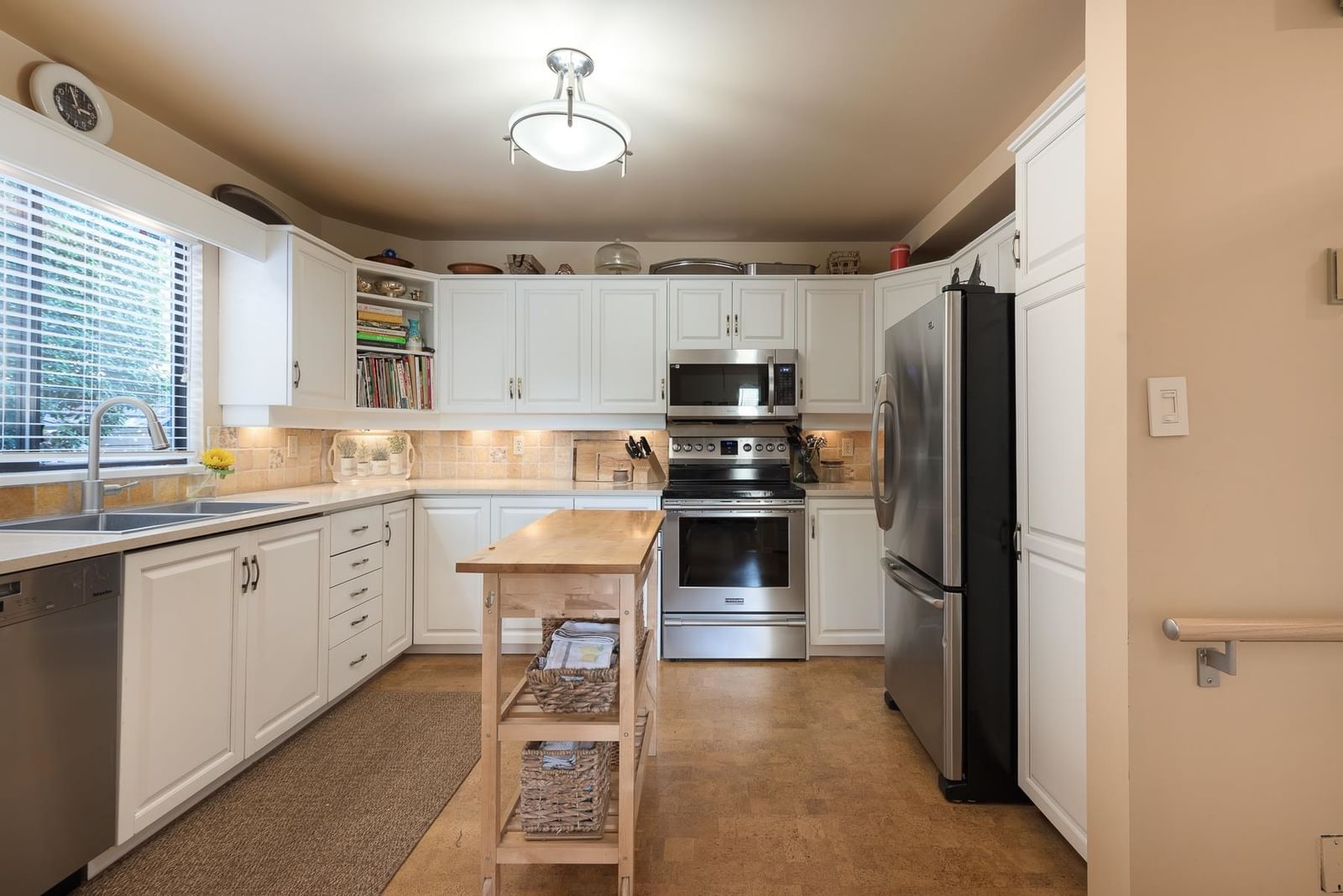 Listing Image 11