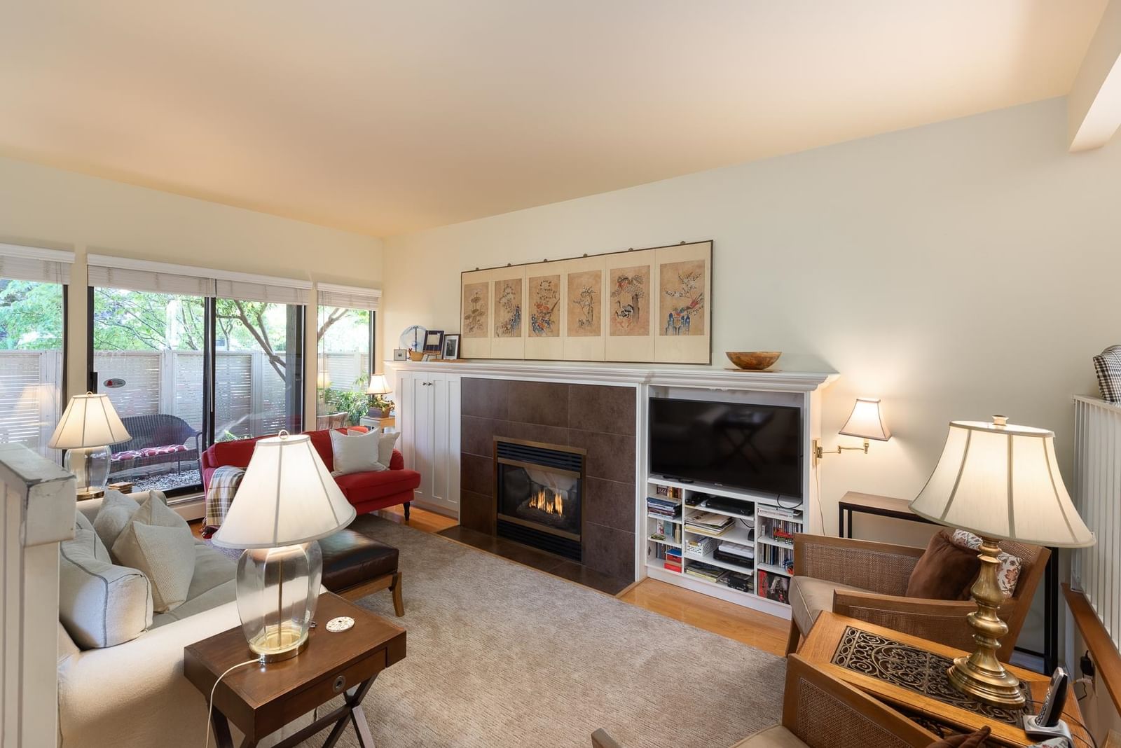 Listing Image 4