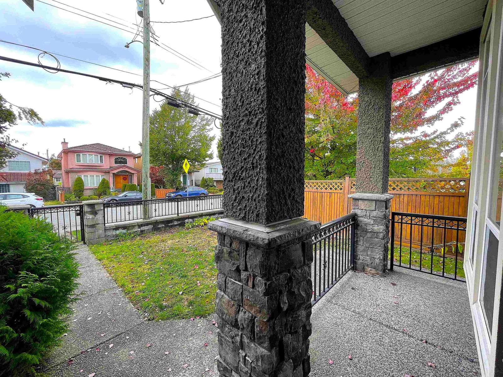Listing photo 3