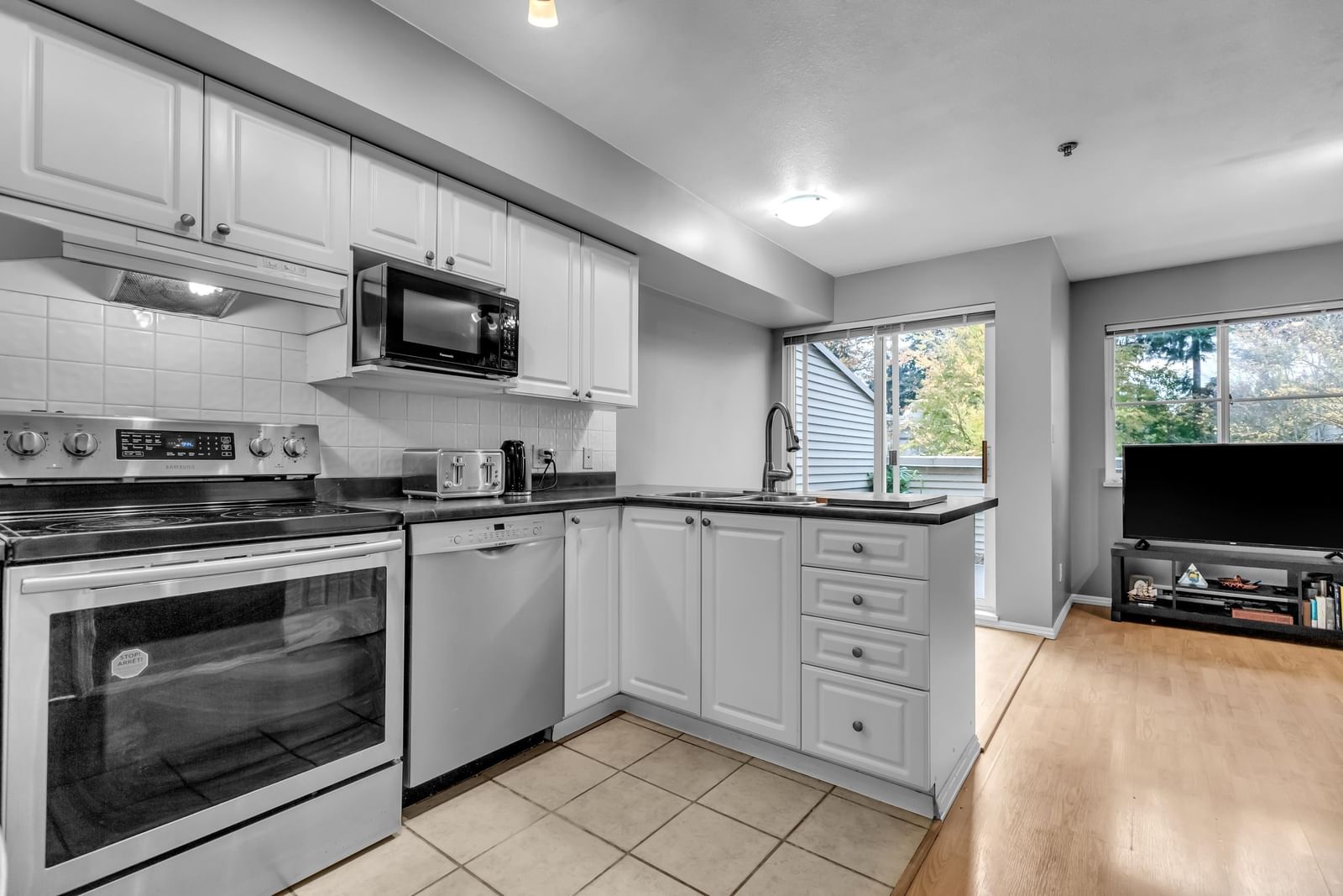Listing Image 12
