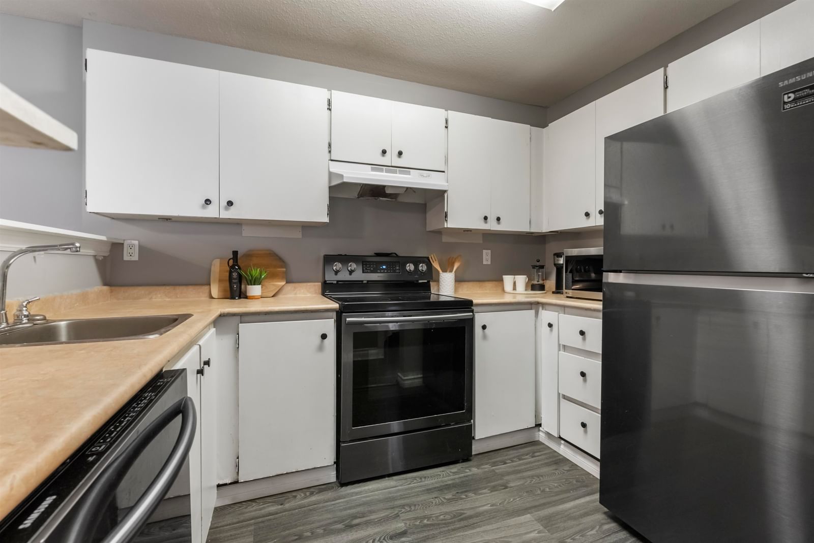 Listing Image 12