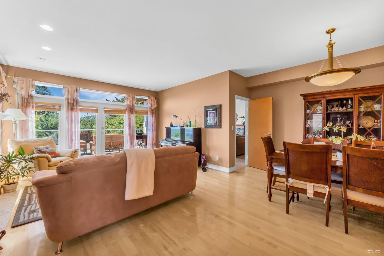 Listing Image 5