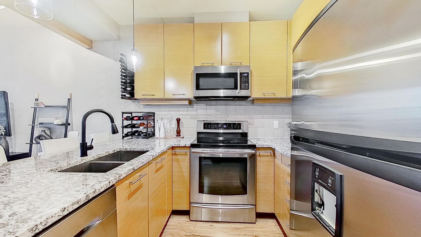 Listing Image 12