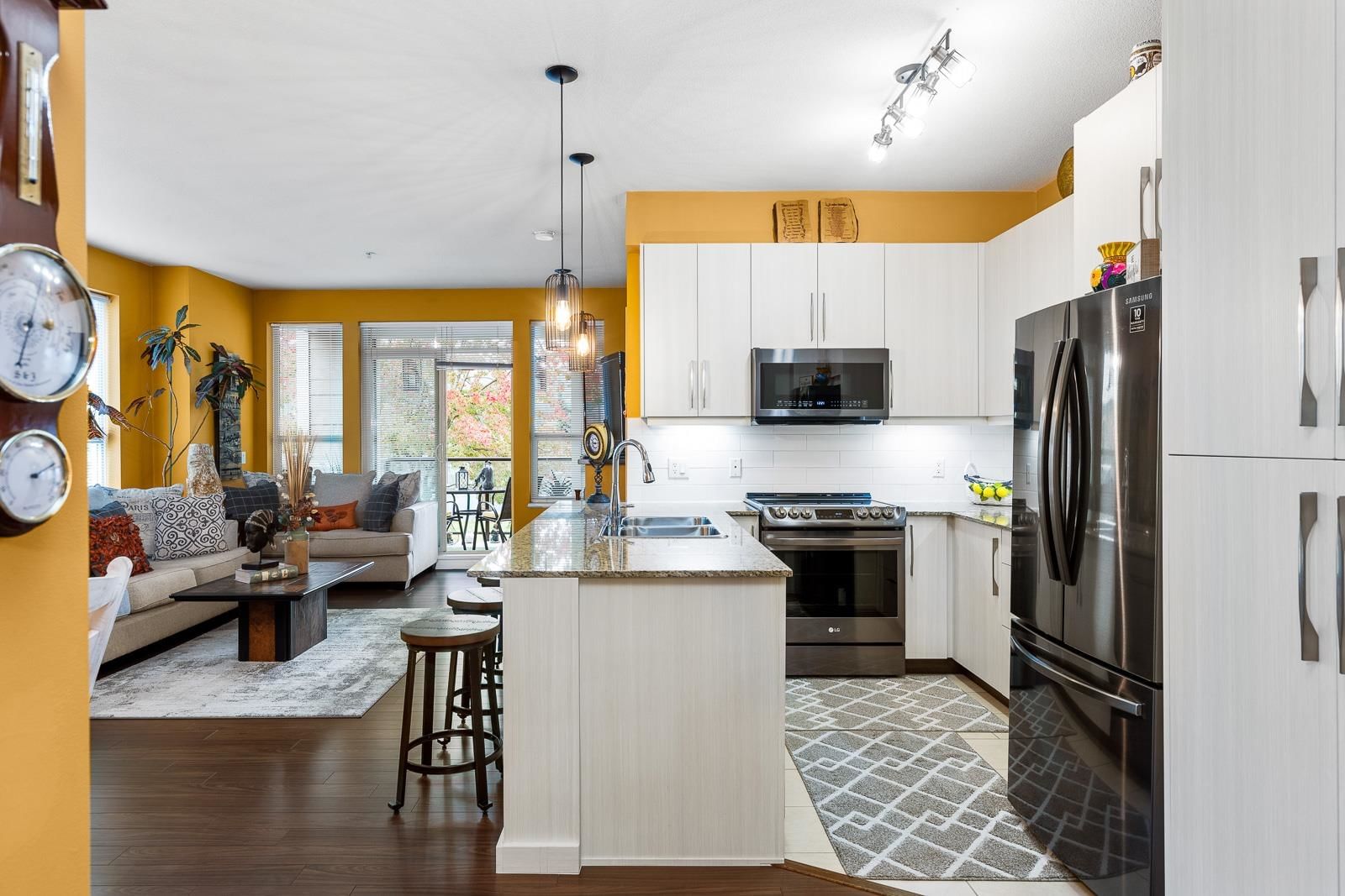 Listing Image 10