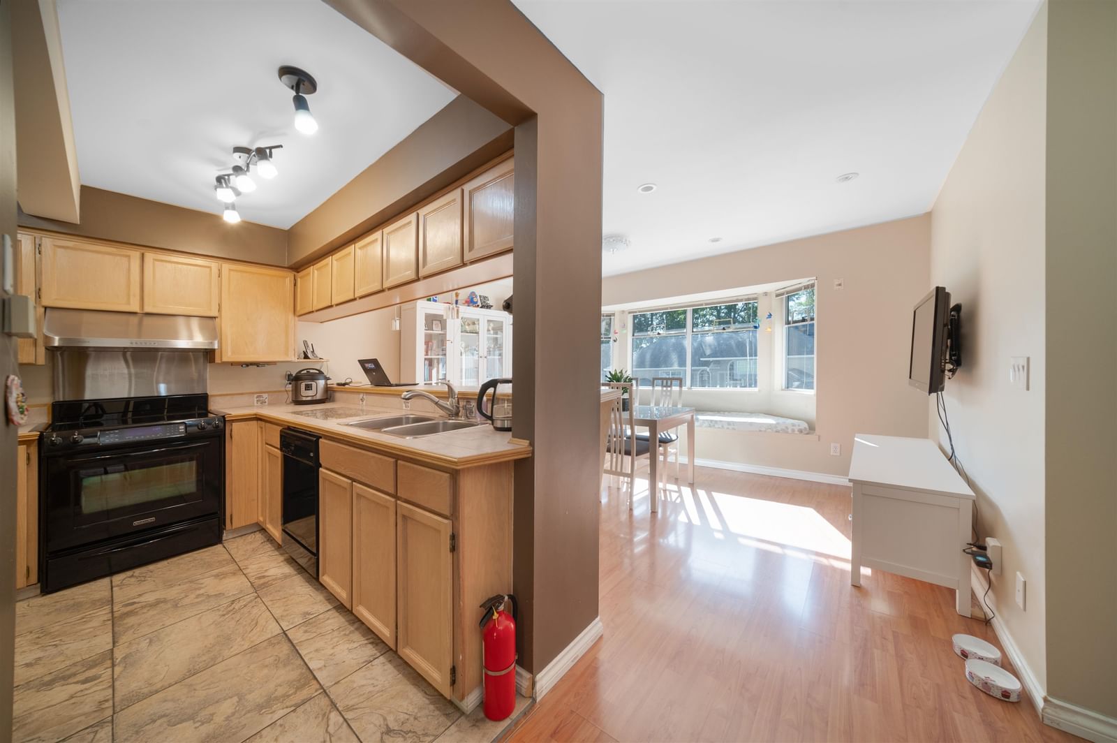 Listing Image 5