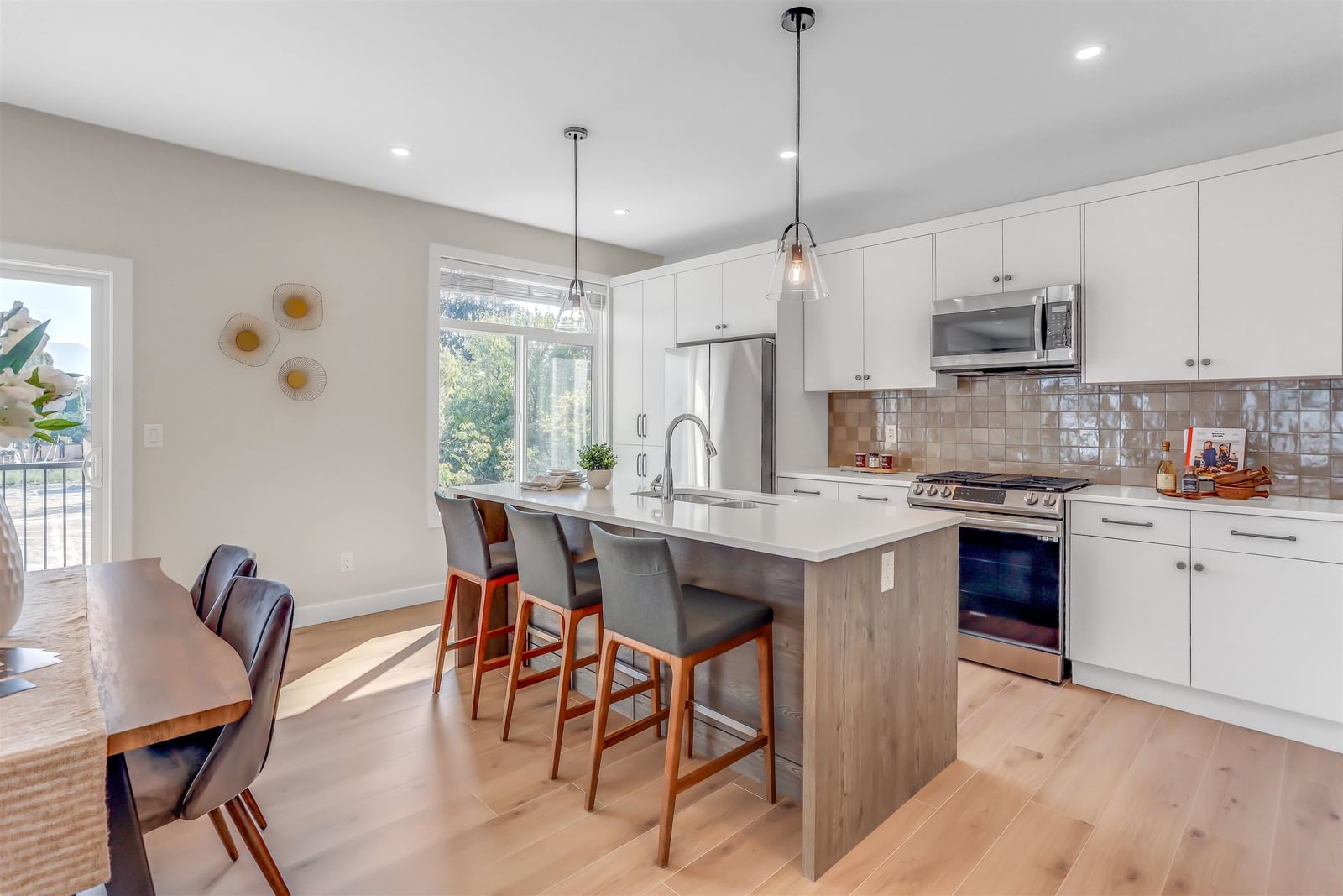 Listing Image 9