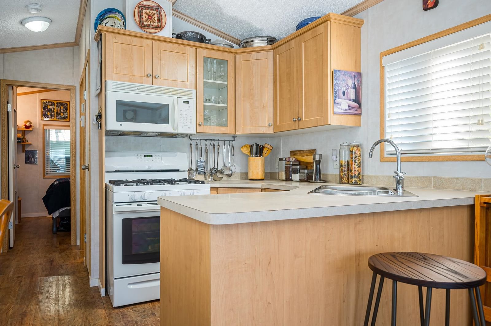 Listing Image 11